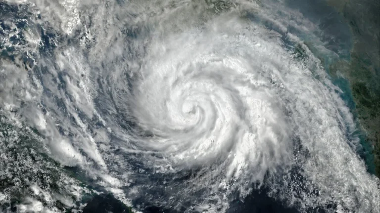 Conséquences d&rsquo;un ouragan traversant l&rsquo;équateur