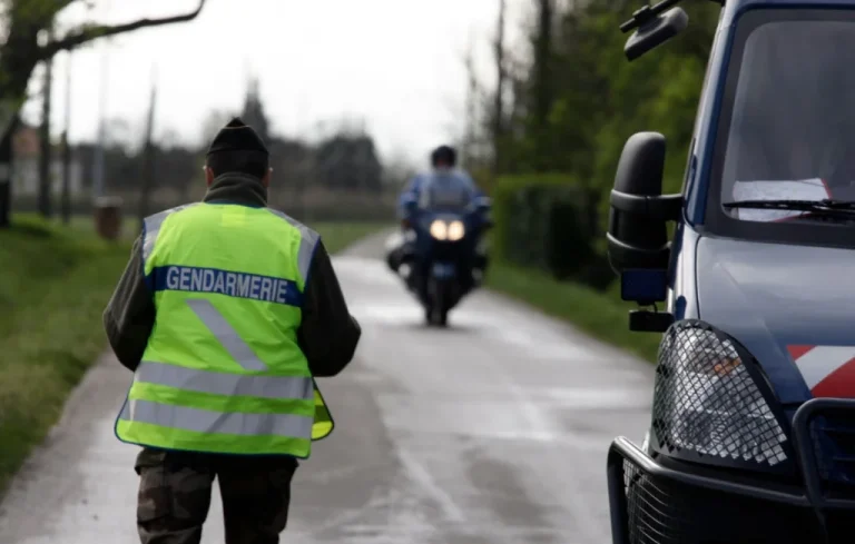 Contrôle de gendarmes : un camion surchargé de 26 tonnes en Drôme