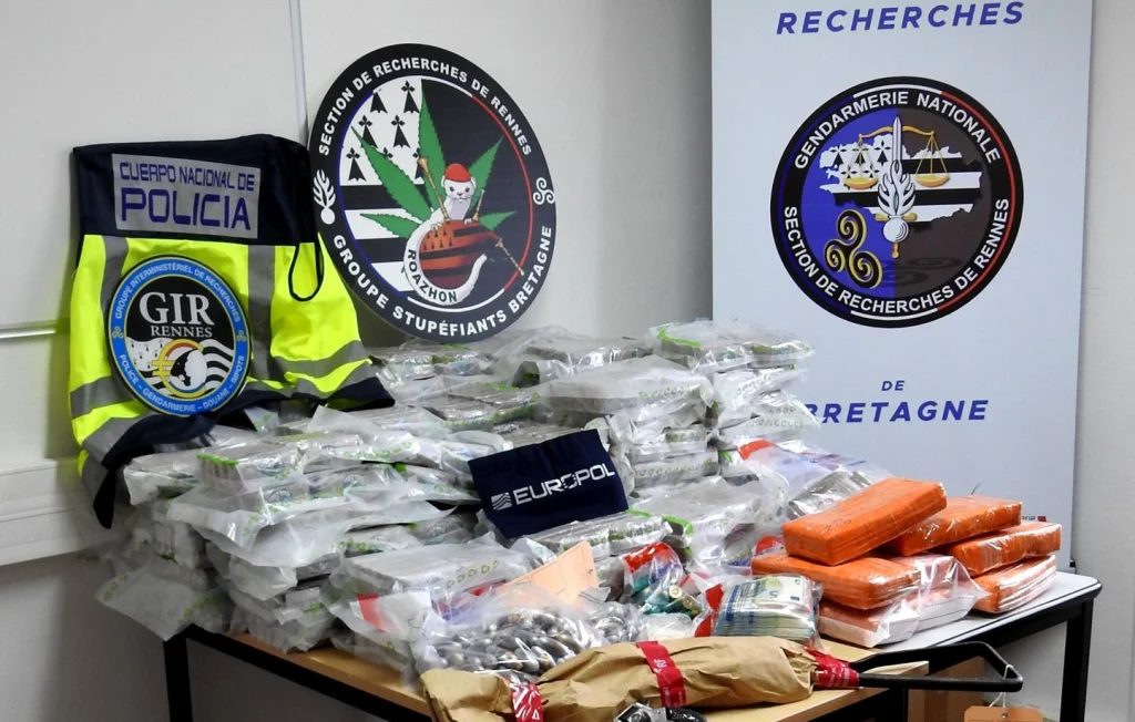 Drogue : Plus de 2,5 millions d'euros saisis entre Espagne et Bretagne