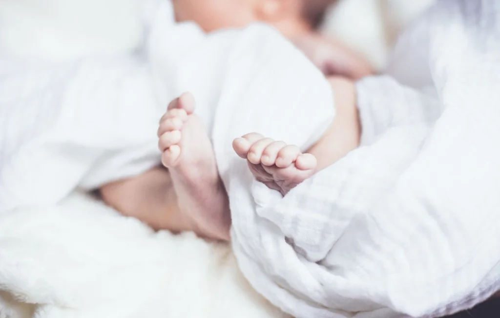 Erreur de FIV aux États-Unis : Un bébé égaré doit être restitué