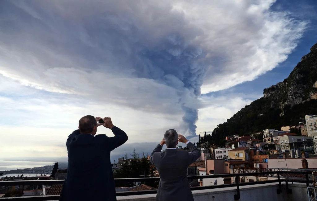 Éruption de l'Etna : Les touristes prennent des risques pour les selfies