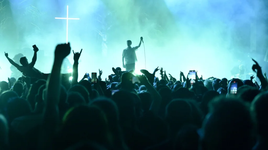 Knocked Loose : Le groupe de métal et son meme 'Arf arf'