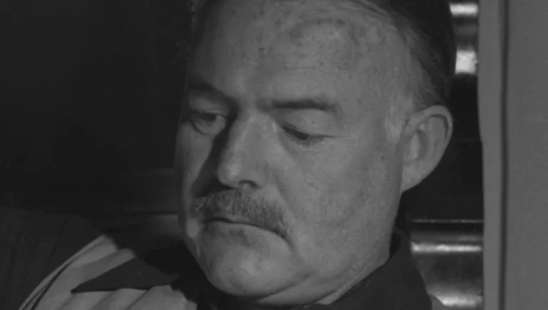 L&rsquo;urinoir de bar chez Hemingway à Key West : une histoire insolite