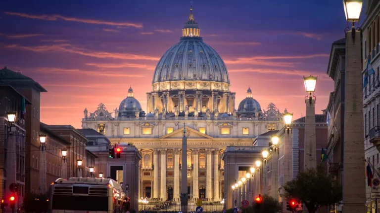 Le Plus Ancien Manuscrit des Archives du Vatican Dévoilé