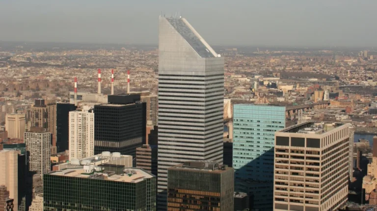 Le gratte-ciel de NYC qui a failli détruire Midtown Manhattan