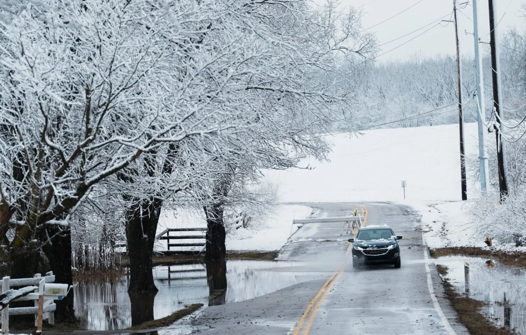 Neuf morts et des secours d'urgence face aux intempéries aux USA
