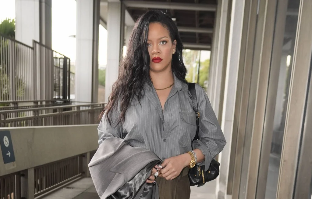 Rihanna parle de maternité et nouveaux projets dans une rare interview