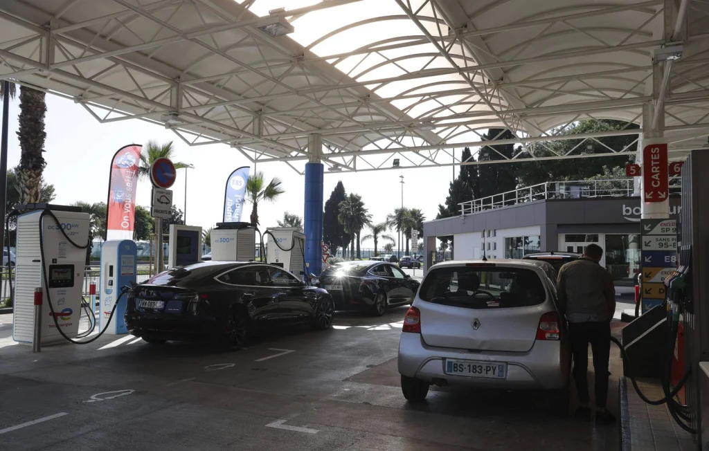 Trafic de cocaïne : 380 kg saisis dans une station-service en Aude