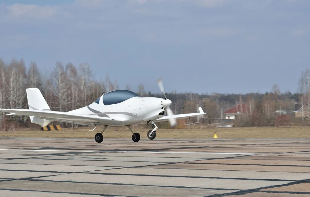 Un adolescent armé sème la panique dans un aéroport aux États-Unis