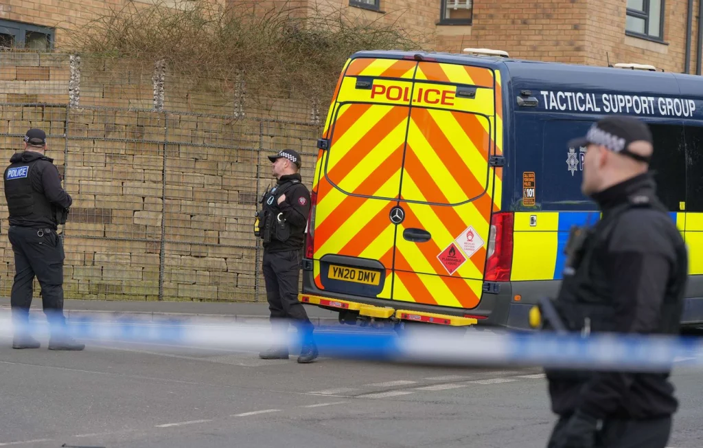 Un adolescent poignardé à mort dans un lycée en Angleterre