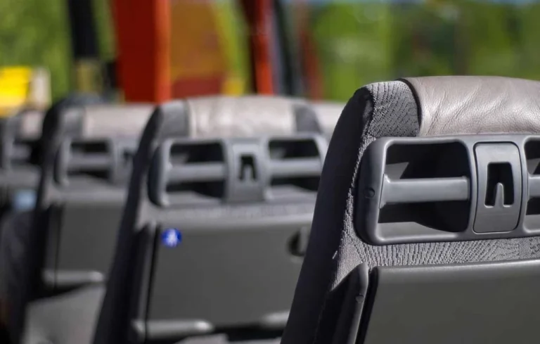 Une petite fille de 4 ans oubliée dans un bus retrouvée en Charente