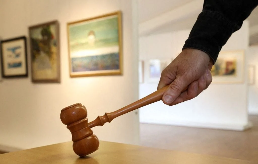 Vente aux enchères exceptionnelle à Bordeaux : plus de 1000 lots