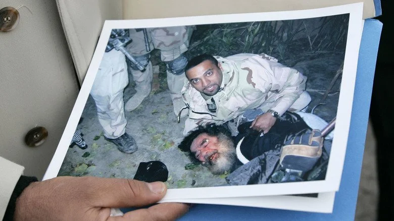 Photographie de la capture de Saddam Hussein