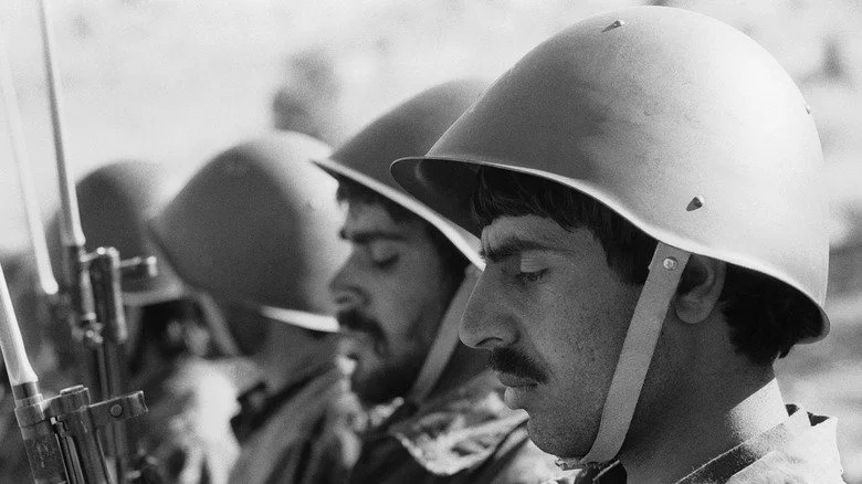 Groupe de moudjahidines afghans alignés