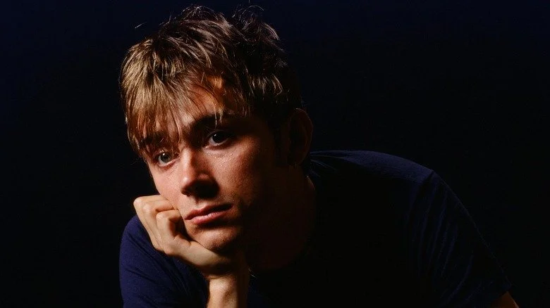 Damon Albarn avec un air pensif