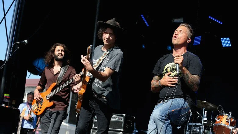 Blind Melon se produisant