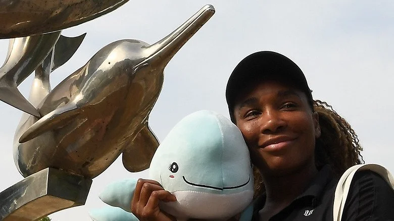 Venus Williams by Baiji monument