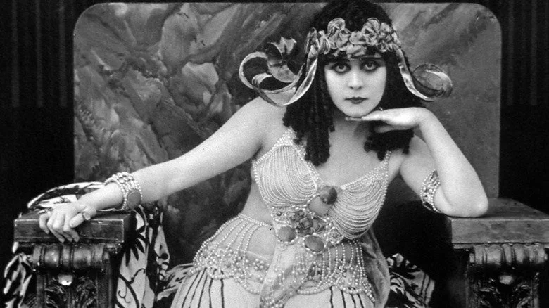 Actrice Theda Bara en Cléopâtre