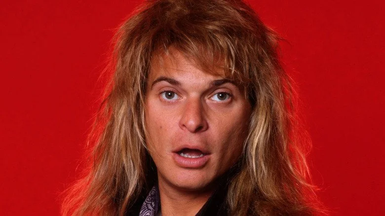 David Lee Roth en plein cri dans une photo publicitaire des années 80