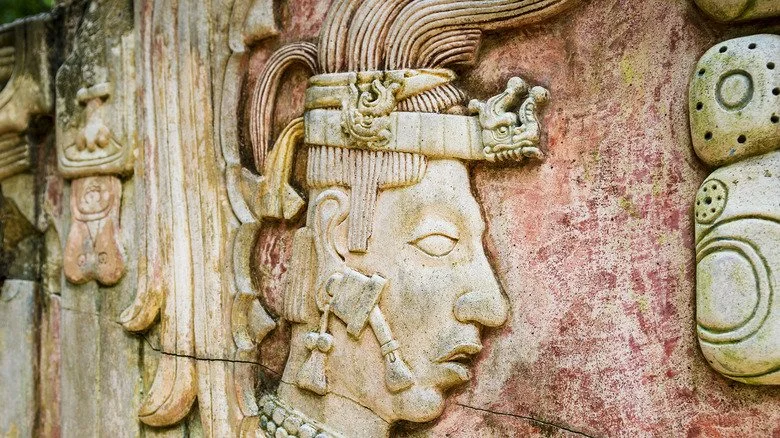 Ancien relief sculpté maya