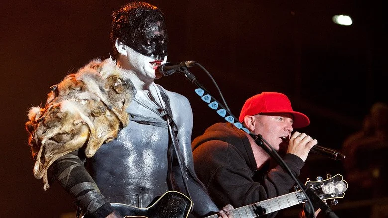 Wes Borland et Fred Durst en performance sur scène