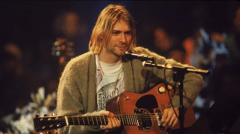 Kurt Cobain et Nirvana lors d'une performance pour MTV Unplugged