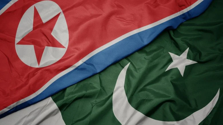 Drapeaux de la Corée du Nord et du Pakistan