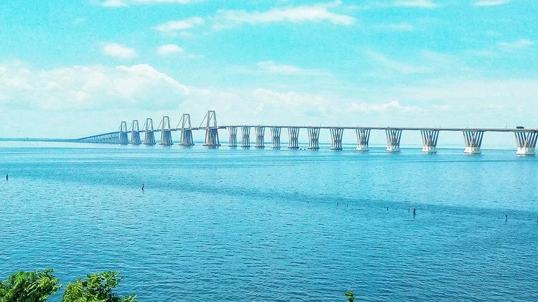 Lac Maracaibo sous un ciel ensoleillé