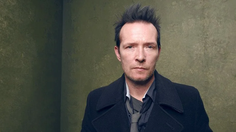Scott Weiland posant pour un portrait moody