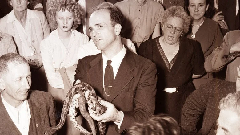 Durham, NC, Zion Tabernacle, 1949, pratiquait la manipulation de serpents venimeux.