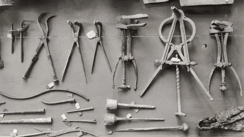 Outils chirurgicaux romains trouvés à Pompéi