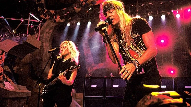 CC DeVille et Bret Michaels en performance