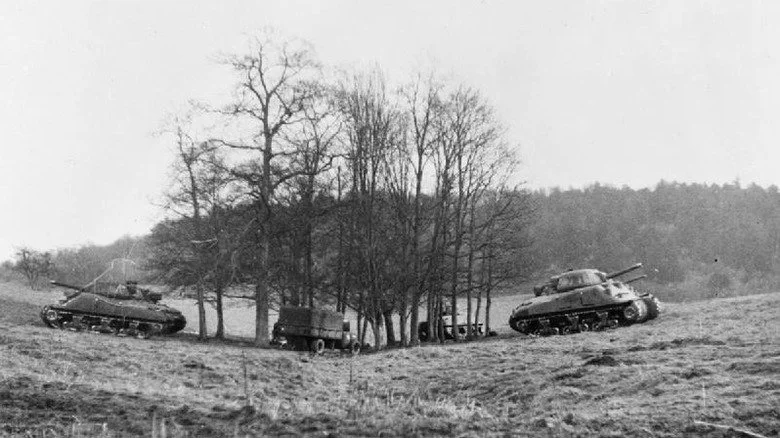 Tanks et camions gonflables pendant la Seconde Guerre mondiale en Europe