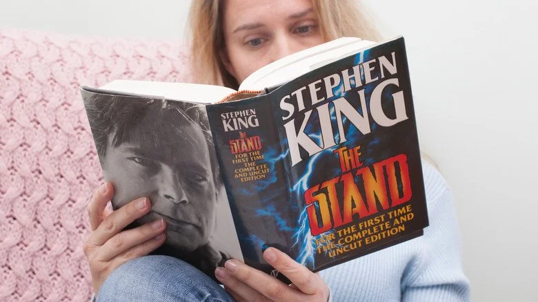 Woman reading Stephen King's The Stand