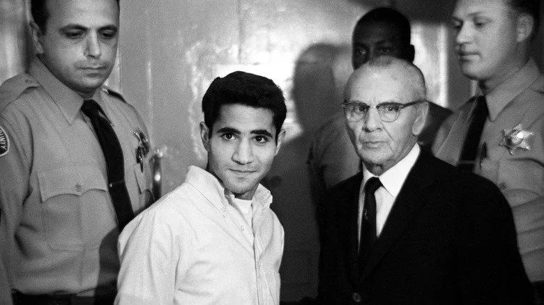 Sirhan Sirhan avec des gardes et son avocat