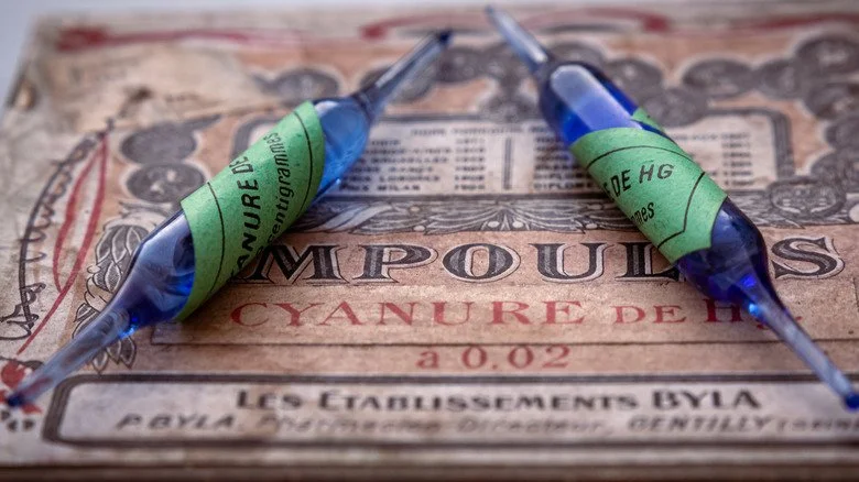 anciennes capsules publicitaires de cyanure