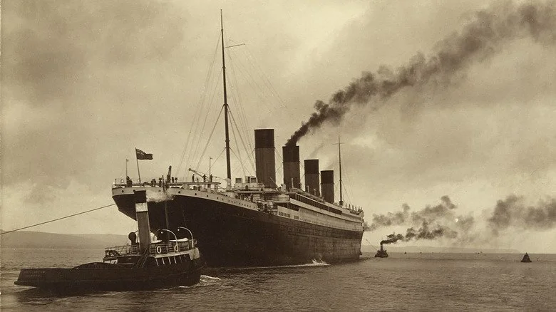 Titanic avec remorqueur