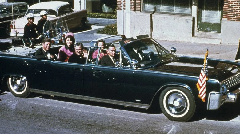 limousine présidentielle avec JFK à Dallas en 1963