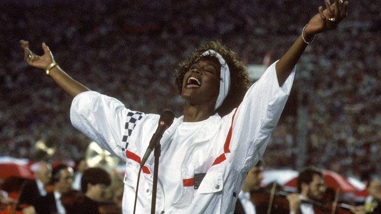Whitney Houston chantant l'hymne national lors du Super Bowl de 1991