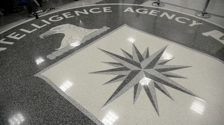 Logo de la CIA sur le sol