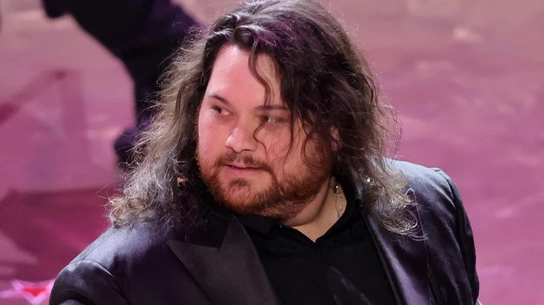 Wolfgang Van Halen jouant avec son groupe lors des Oscars 2024