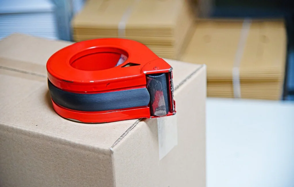 Arnaque au colis : une cheffe d'entreprise perd 4.900 euros