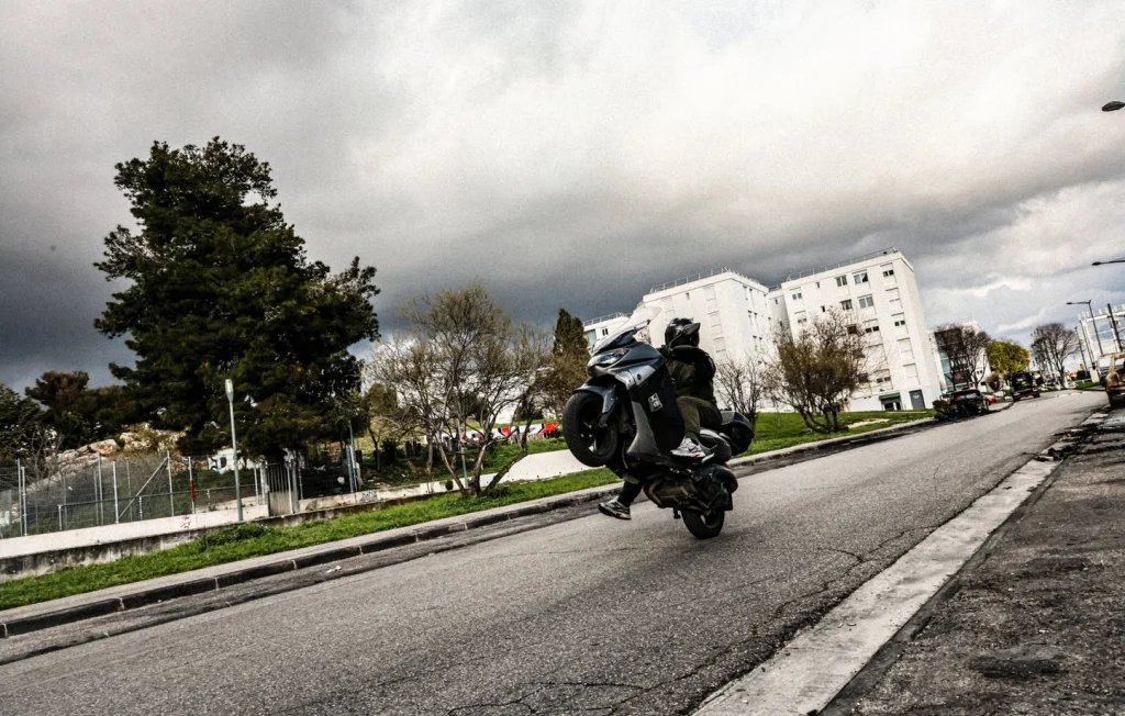 Béziers : Un jeune de 19 ans écroué après avoir blessé un policier