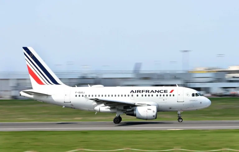 Demi-tour d&rsquo;Air France : un avion retourne à Orly pour un portable