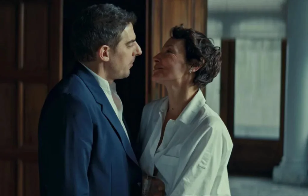 Jeanne Balibar : une DRH manipulatrice dans « Le système Victoria »