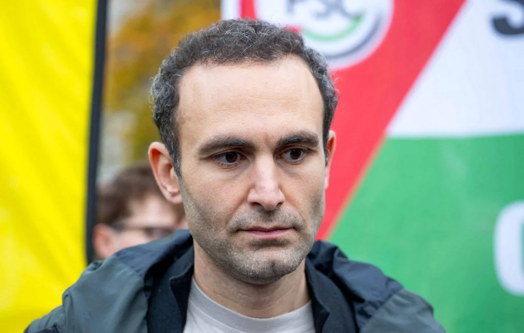 Khalid Abdalla convoqué par la police après une manifestation pro-Palestine
