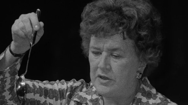 La Relation Secrète de Julia Child avec la CIA Dévoilée