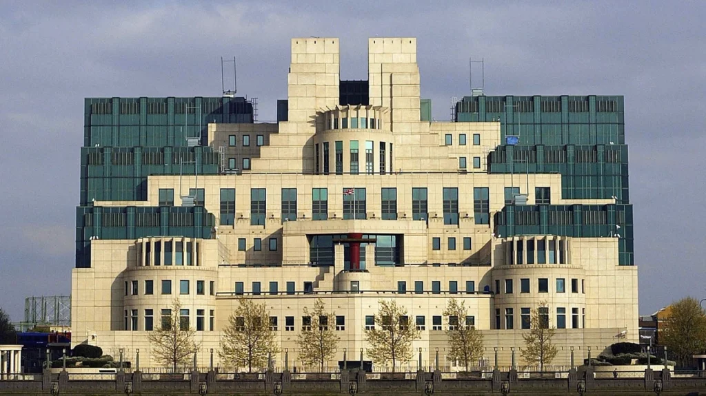 Les Scandales d'Intelligence de MI6 : Entre Glamour et Dérapages