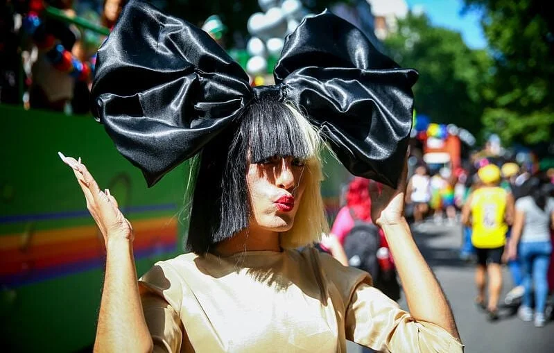 Sia révèle la naissance de son troisième enfant après un an de secret