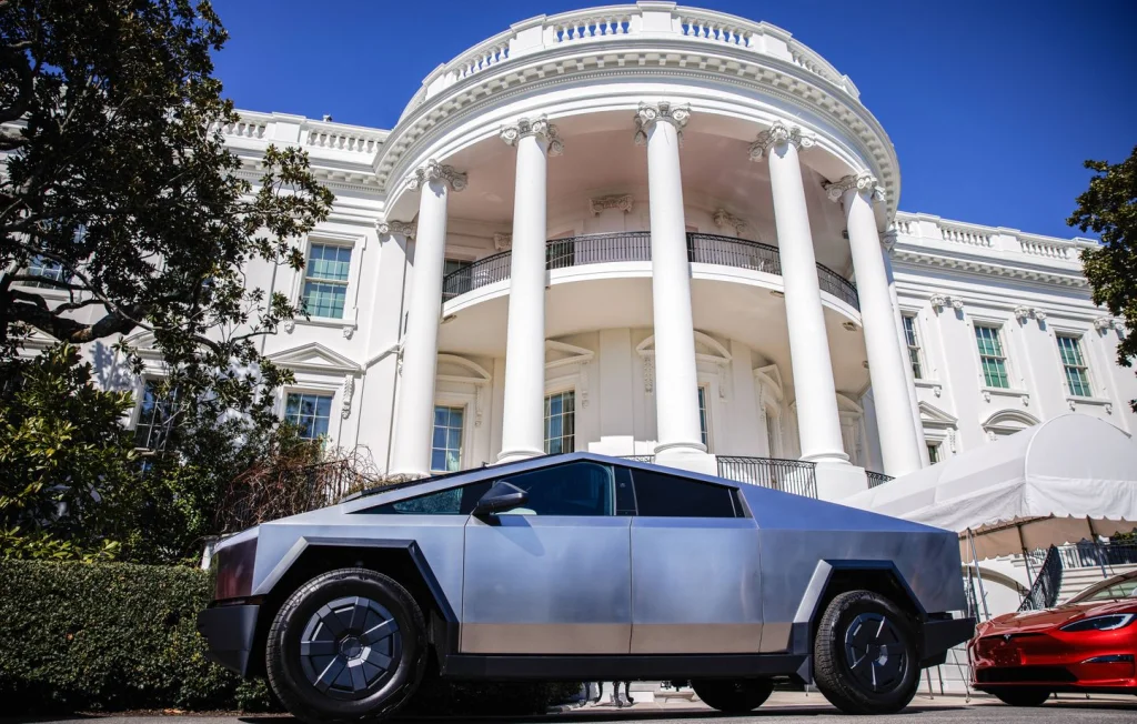 Tesla rappelle 46.000 Cybertruck pour des risques de sécurité